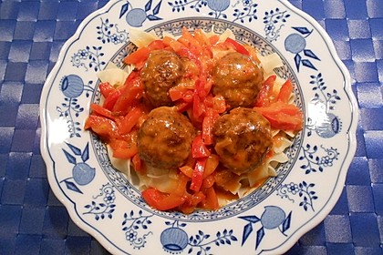 Hackbällchen in Paprikarahmsauce 26