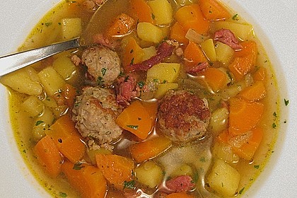 M&ouml;hren - Eintopf mit Bratwurstb&auml;llchen