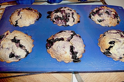 Mile high Blueberry Muffins 160