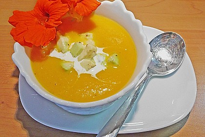 Möhrensüppchen mit Ingwer und Avocado 3