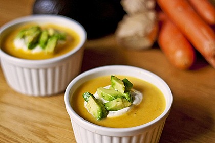Möhrensüppchen mit Ingwer und Avocado