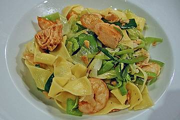 Pasta mit Lauch und Gambas