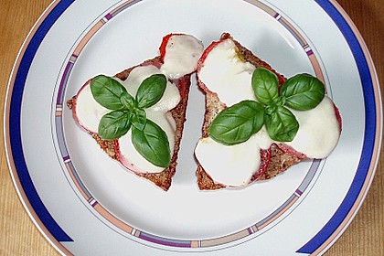 Tomaten - Mozzarella - Br&ouml;tchen
