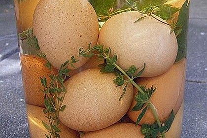 Eingelegte Eier mit Kräutern 2