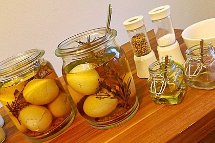 Eingelegte Eier mit Kräutern 3