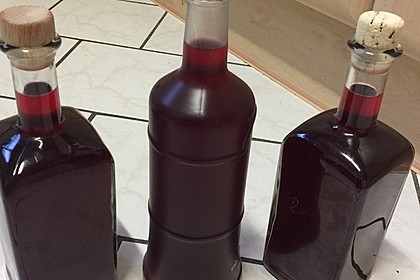 Roter Johannisbeerlikör