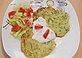 Kleine Zucchini - Kartoffelpuffer mit Joghurt - Kr&auml;utersauce