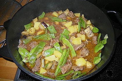 Lammtopf mit gr&uuml;nen Bohnen und Kirschtomaten