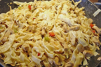 Chinesische Pfanne mit Gem&uuml;se und Fleisch