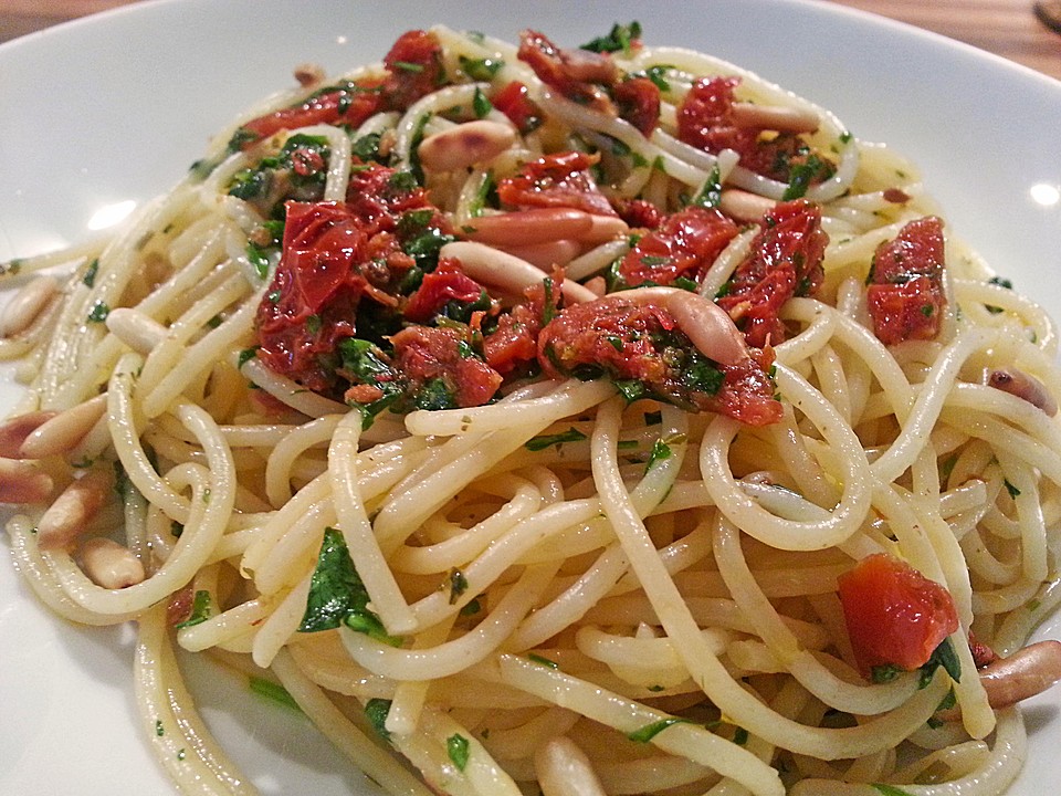 Spaghetti mit getrockneten Tomaten (Rezept mit Bild) | Chefkoch.de