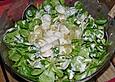 Feldsalat mit glasierten Trauben und Himbeeressigsahnedressing
