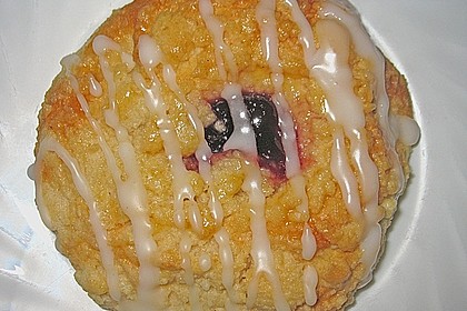 HEART's Kirschstreusel - Hefeteilchen 9