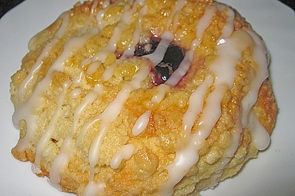 HEART's Kirschstreusel - Hefeteilchen 10