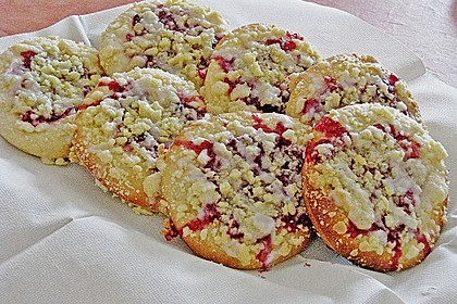 HEART's Kirschstreusel - Hefeteilchen 11