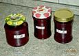 Aprikosenmarmelade mit roten Johannisbeeren