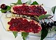 Kirschmarmelade mit schwarzen Johannisbeeren