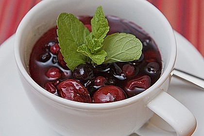 Panna Cotta mit Gl&uuml;hweinbeeren