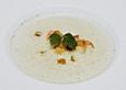 Brokkolicremes&uuml;ppchen mit gebratenen Gambas und Croutons