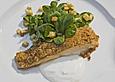 Lachs unter der Meerrettichkruste mit Feldsalat und Kartoffelcroutons