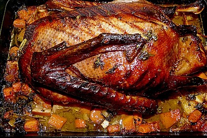 Gefüllter Gänsebraten mit Serviettenknödeln 9