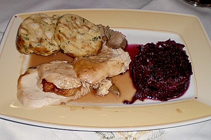 Gefüllter Gänsebraten mit Serviettenknödeln 3