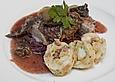 Gef&uuml;llter G&auml;nsebraten mit Serviettenkn&ouml;deln