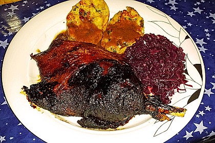 Gefüllter Gänsebraten mit Serviettenknödeln 10