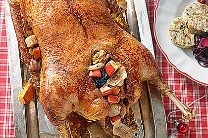 Gefüllter Gänsebraten mit Serviettenknödeln 1