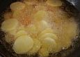 Frittierte Basilikum - Kartoffelscheiben (Chips)