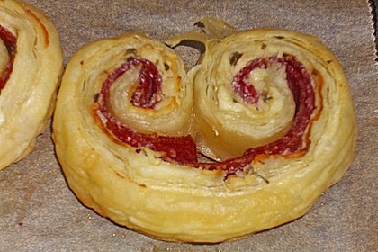 Bl&auml;tterteigschnecken mit Salami und Frischk&auml;se 5