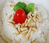 Frischk&auml;se - Dip mit getrockneten Tomaten und Pinienkernen (Bild)