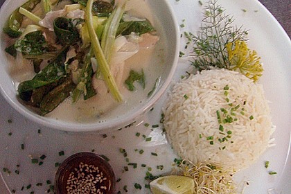 Kokosmilchsuppe mit H&uuml;hnchen und Galgant