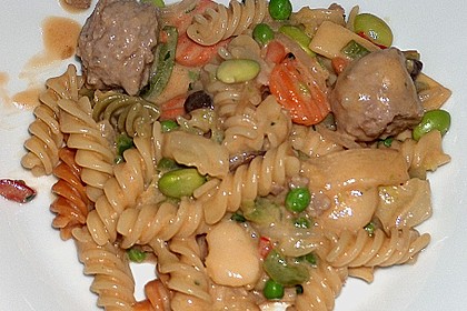 Gem&uuml;se - Nudelpfanne mit Kl&ouml;&szlig;chen