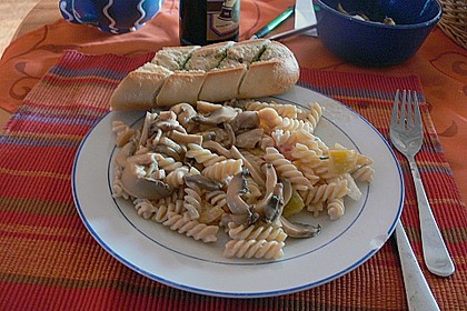 WW - Leichter Nudelsalat mit Paprika und Champignons 8