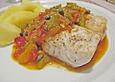 Gebratenes Steinbuttfilet mit Paprika-Kapern So&szlig;e