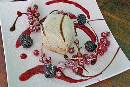 Geeiste Basilikumt&ouml;rtchen mit Honig und Himbeeren 4