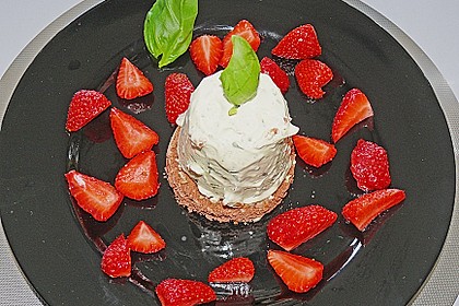 Geeiste Basilikumt&ouml;rtchen mit Honig und Himbeeren 5