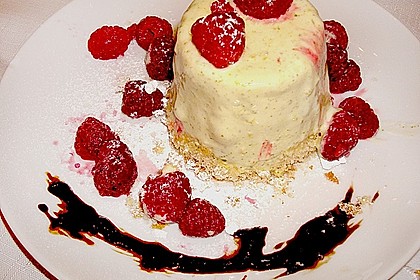 Geeiste Basilikumt&ouml;rtchen mit Honig und Himbeeren 7