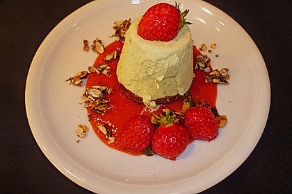 Geeiste Basilikumt&ouml;rtchen mit Honig und Himbeeren 12