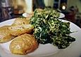Ofenkartoffel mit Spinat, Ei und Speck