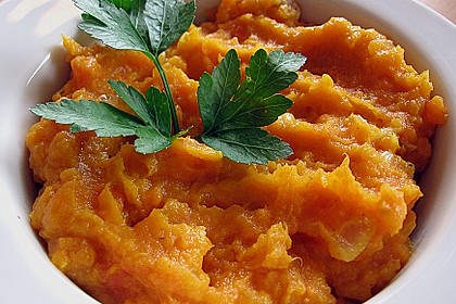 S&uuml;&szlig;kartoffelp&uuml;ree mit Curry