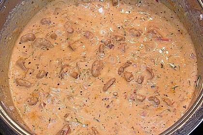 Tagliatelle in Zucchini - Pfifferling - Rahmso&szlig;e