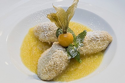 Warme Vanille - Quarknocken auf Mangosauce
