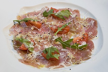 Thunfisch - Carpaccio mit Limone, Oliven&ouml;l und gehobeltem Parmesan