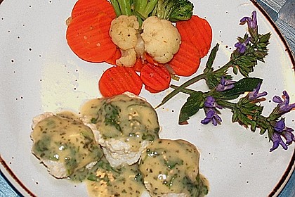 Feine Fischkl&ouml;&szlig;chen mit Zitronen - Kerbel - Sauce
