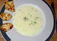 Franz&ouml;sische Weinschaumsuppe mit Bl&auml;tterteiggeb&auml;ck