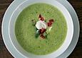Gr&uuml;ne Spargelsuppe mit Tomatenw&uuml;rfeln