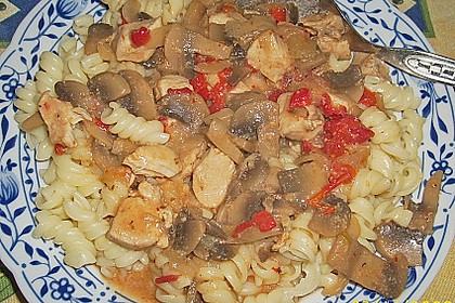 Puten - Sahne - Gulasch auf Bandnudeln 3