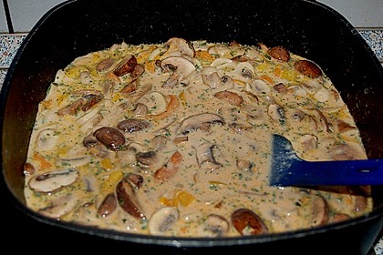Puten - Sahne - Gulasch auf Bandnudeln 5