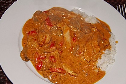 Puten - Sahne - Gulasch auf Bandnudeln 8